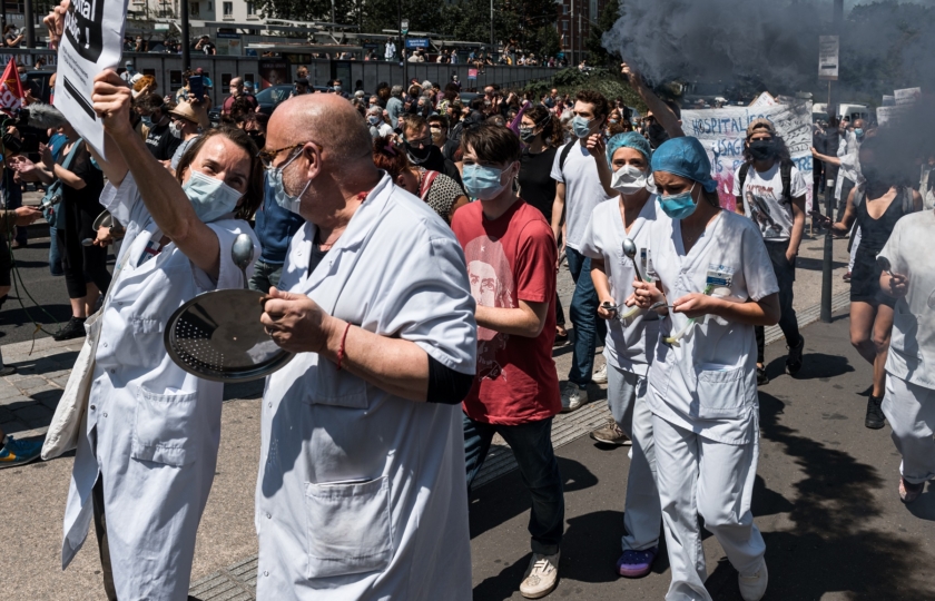 من احتجاجات الأطباء والممرضين في فرنسا/ رويترز