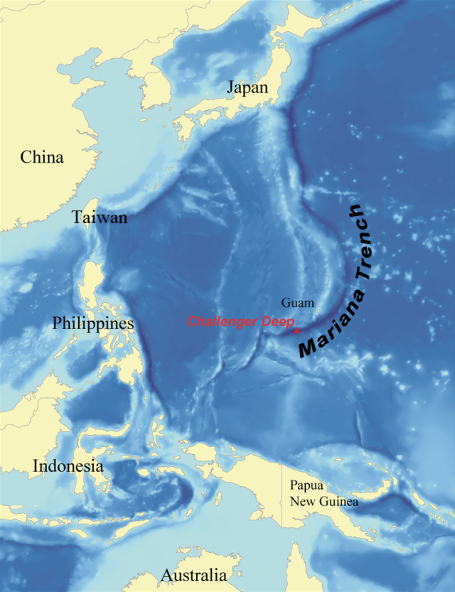 يقع خندق ماريانا غرب المحيط الهادي على بعد 200 كلم إلى الشرق من جزر ماريانا (ويكيميديا كومونز)