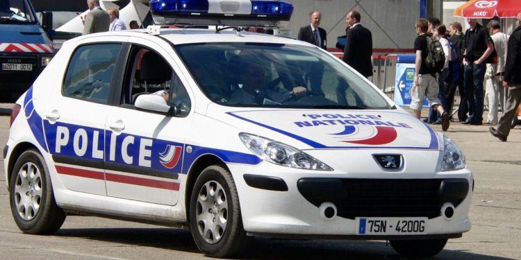 الشرطة الفرنسية تعتقل 29 شخصا قاموا بإرسال أموال إلى سوريا