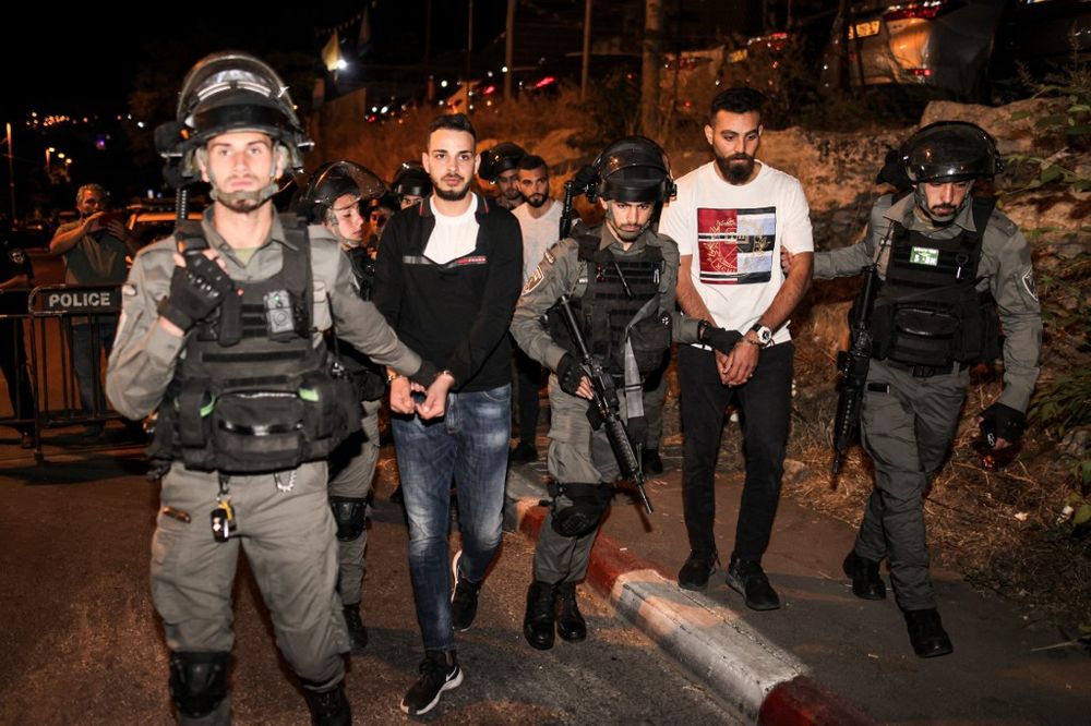 القوات الإسرائيلية اعتقلت شبانا فلسطينيين داخل المسجد الأقصى بالقدس بعد التراويح