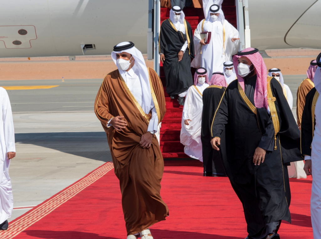 ولي العهد السعودي محمد بن سلمان وأمير قطر تميم بن حمد، في قمة العلا في السعودية/ الأناضول