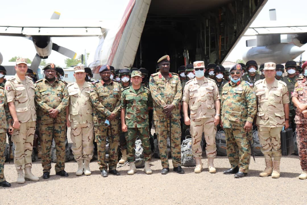 جانب من وصول القوات المصرية إلى السودان