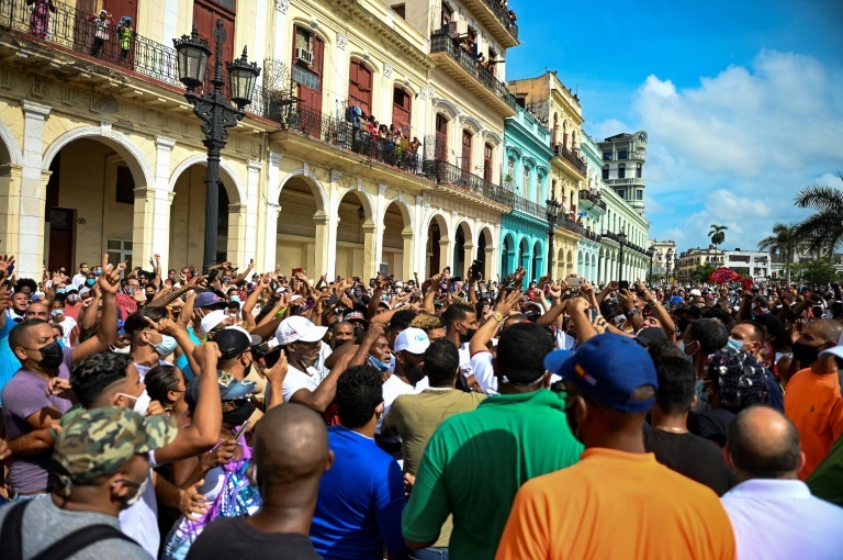 تظاهرة ضد حكومة الرئيس الكوبي ميغيل دياز كانيل في هافانا في 11 تموز/يوليو 2021(ا ف ب)