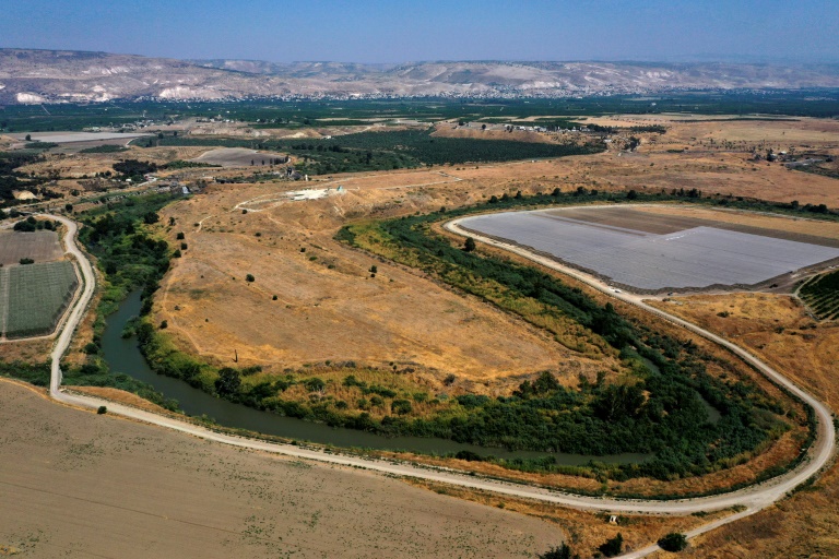 لقطة جوية لنهر الأردن بمحاذاة الحدود الأردنية مع الأراضي الإسرائيلية في 15 تموز/يولي 2021(ا ف ب)