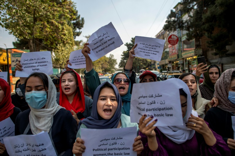    نظمت احتجاجات صغيرة للمطالبة بحماية حقوق المرأة في الأسابيع التي تلت عودة الإسلاميين(ا ف ب)