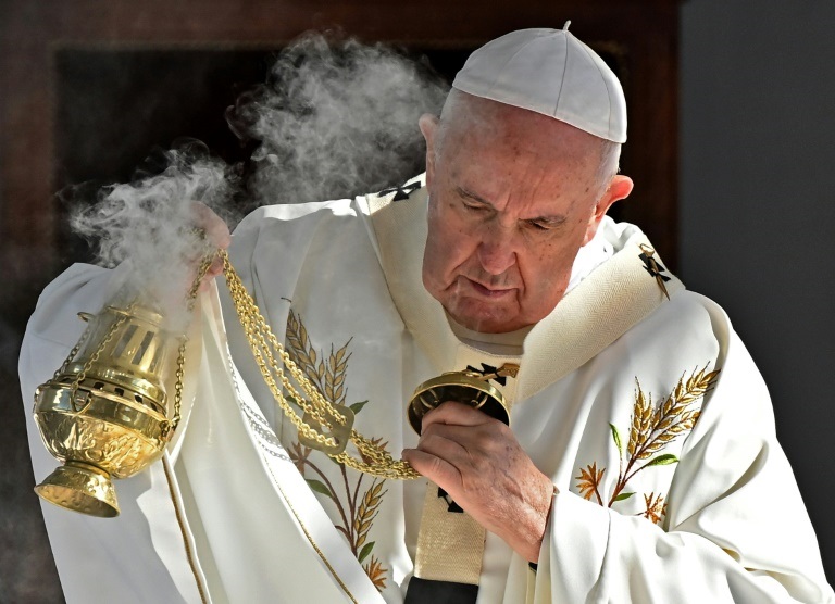 البابا فرنسيس خلال القداس في نيقوسيا في الثالث من كانون الأول/ديسمبر 2021 ( ا ف ب)