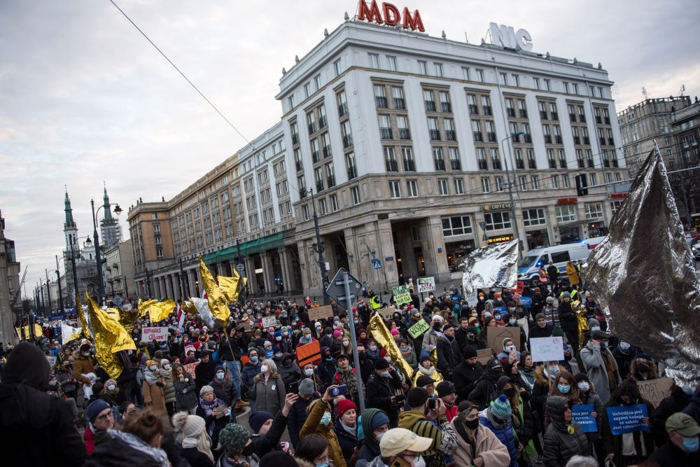  أشخاص يشاركون في مظاهرة  في بيلاروس وبولندا(دب أ)