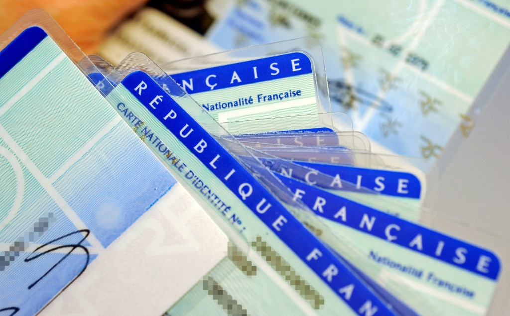 صورة لبطاقة هوية فرنسيةالتُقطت في 25 شباط/فبراير 2010(ا ف ب)   