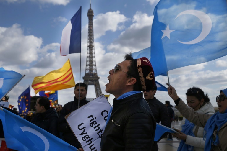 تظاهرة لأقلية الأويغور في باريس، في 25 آذار/مارس 2019 للتنديد بسجل الصين في حقوق الإنسان (ا ف ب)