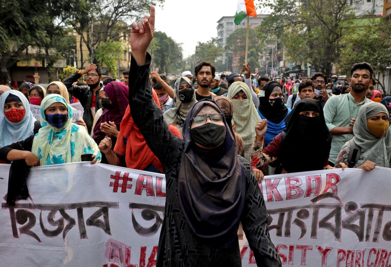 مظاهرة تضامنا مع المحجبات المسلمات ضد منع الحجاب في الهند - تواصل اجتماعي