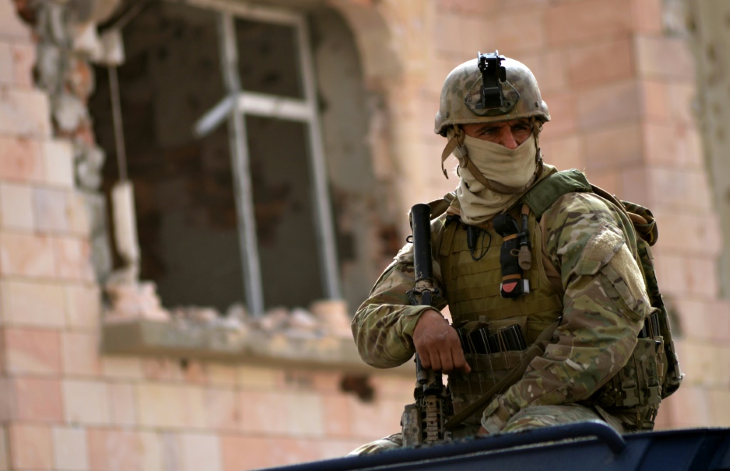جندي تونسي من القوات الخاصة في بن قردان(ا ف ب)