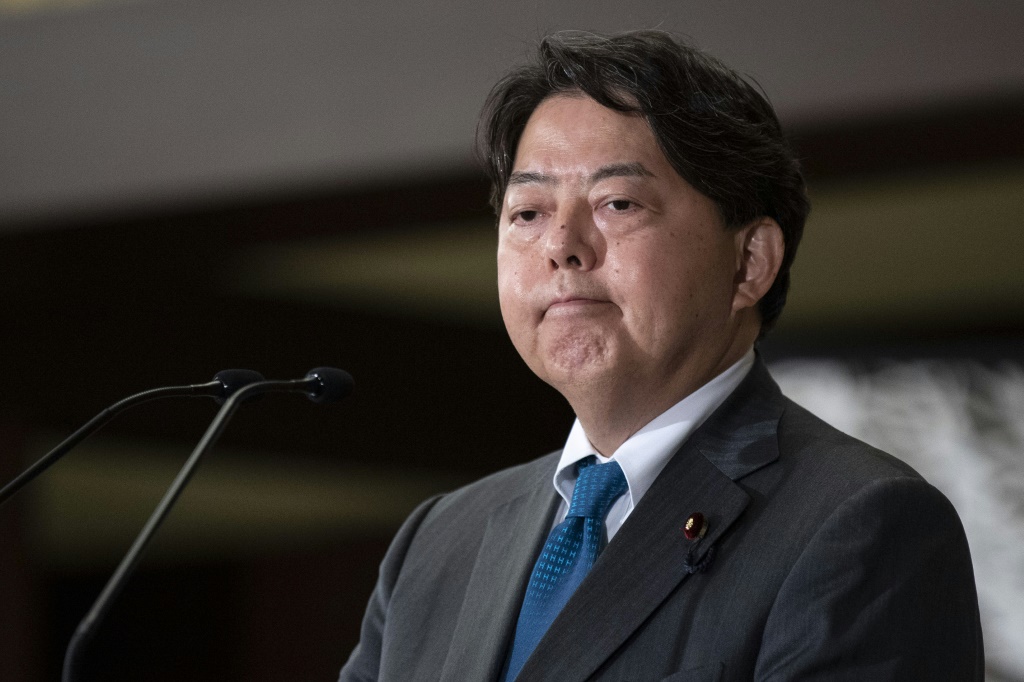 وزير الخارجية يوشيماسا هاياشي أثناء مؤتمر صحافي في طوكيو في 22 تشرين الثاني/نوفمبر 2021(ا ف ب)