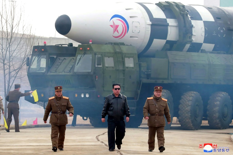 أطلقت كوريا الشمالية مؤخرا صاروخا باليستيا عابرا للقارات لأول مرة منذ عام 2017.(ا ف ب)