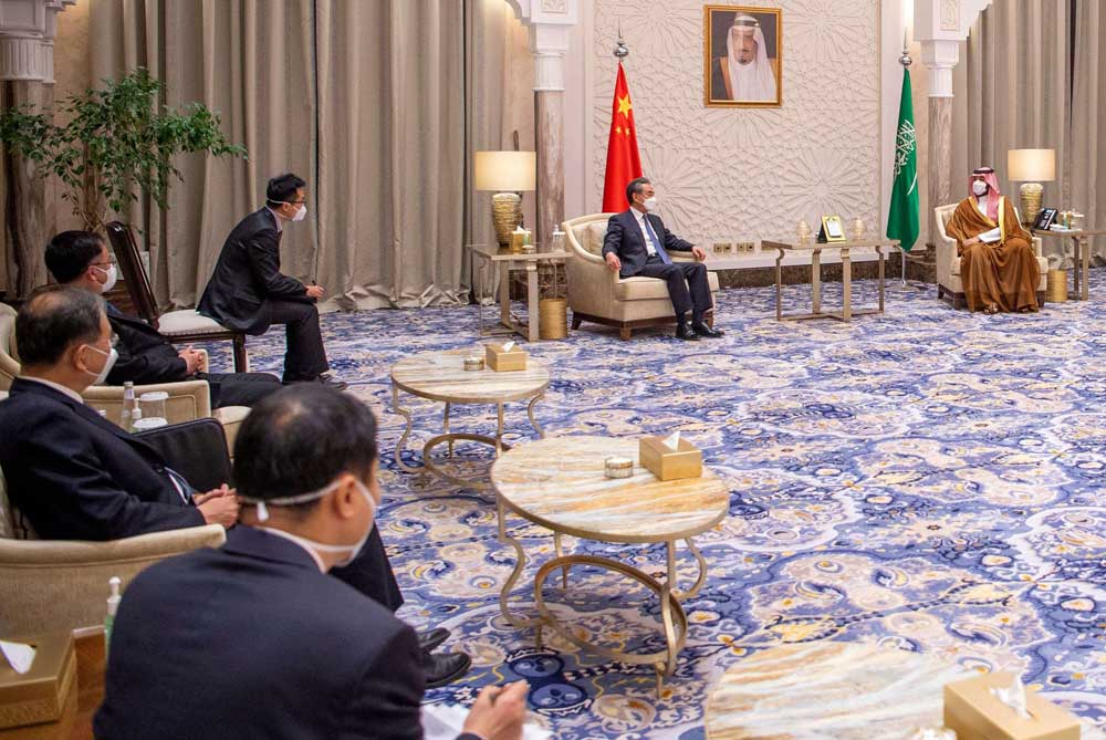 ولي العهد السعودي مع وزير الخارجية الصيني (واس)