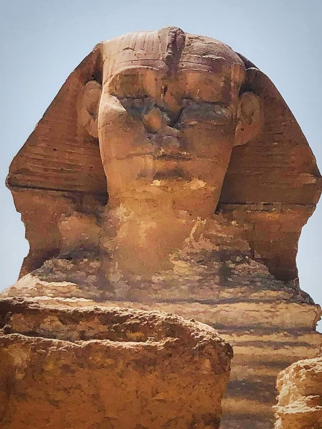 صورة لتمثال أبوالهول في مصر تظهره مغمض العينين (تواصل اجتماعي)