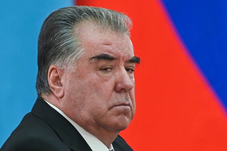 رئيس طاجيكستان إمام علي رحمن في ستريلنا في روسيا في 28 كانون الأول/ديسمبر 2021 (ا ف ب)