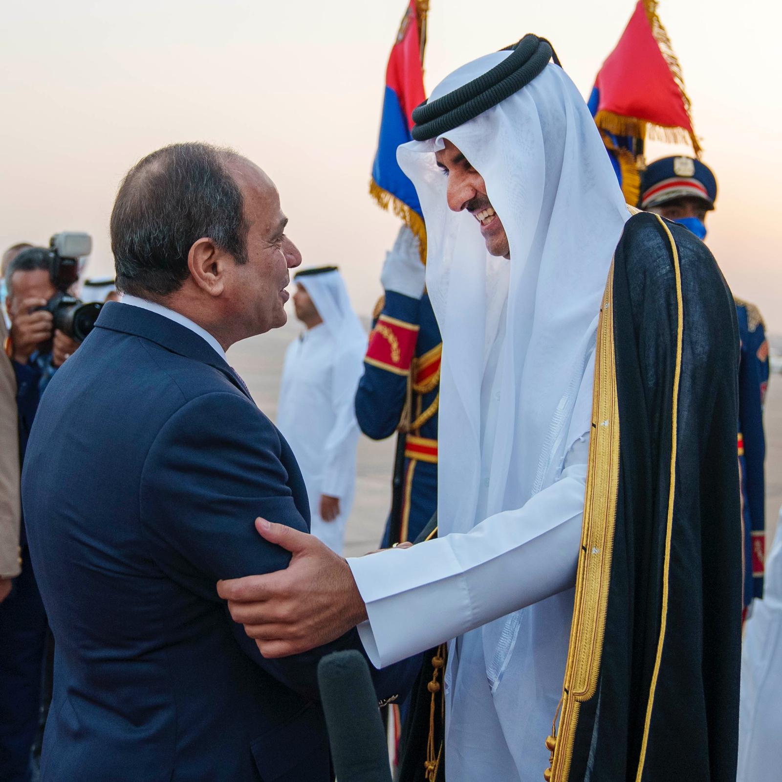تعد زيارة أمير قطر لمصر الأولى منذ 7 سنوات عقب زيارته الأخيرة لمصر في آذار/ مارس عام 2015 للمشاركة في القمة العربية التي عقدت بشرم الشيخ (الرئاسة المصرية)