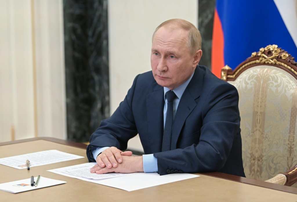 الرئيس الروسي فلاديمير بوتين يشارك في اجتماع مع القائم بأعمال حاكم منطقة تومسك عبر مكالمة عبر الفيديو في موسكو في 22 آب/أغسطس 2022 (ا ف ب)