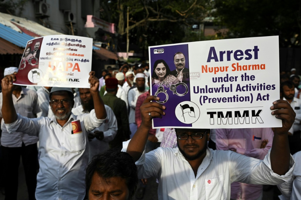 من التظاهرات في تشيناي بالهند الجمعة 10 حزيران/يونيو 2022 احتجاجا على تصريحات مسؤولة في الحزب الحاكم في البلاد حول النبي محمد (ا ف ب)