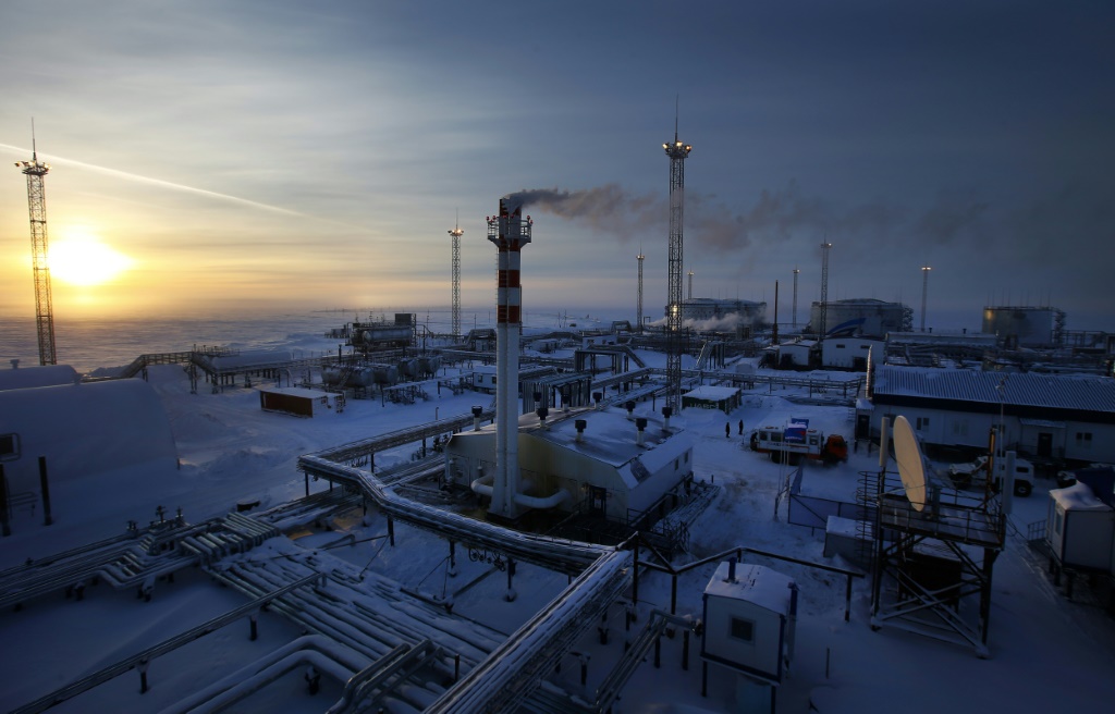 منشآت في حقل النفط التابع لمجموعة غازبروم العملاقة في نوفوبروتوفسكوي في روسيا في 18 شباط/فبراير 2015 (أ ف ب)