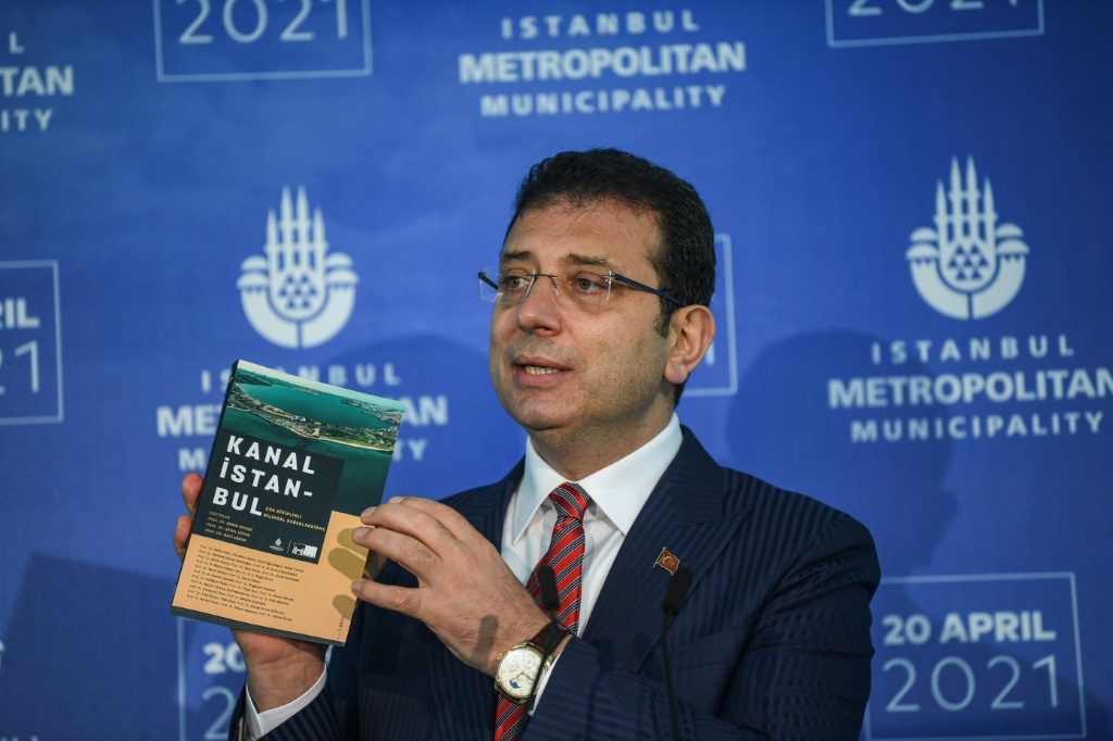 رئيس بلدية اسطنبول أكرم إمام أوغلو في 20 نيسان/ابريل 2021 في تركيا (ا ف ب)
