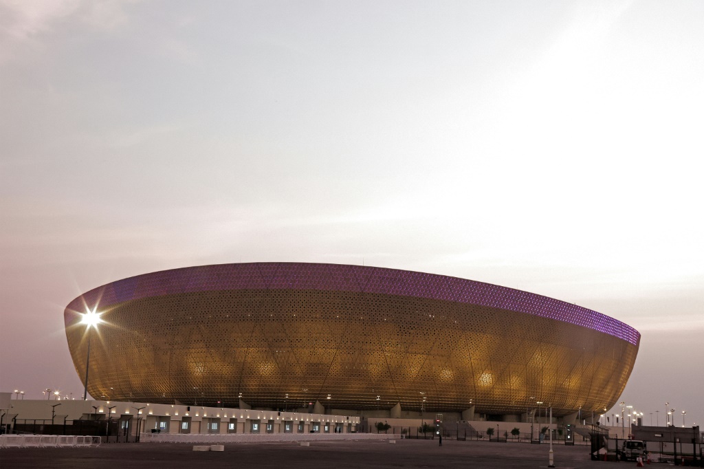 استاد لوسيل الملعب الذي سيستضيف نهائي كأسي العالم (ا ف ب)