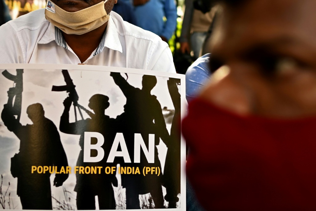 شارك أنصار الحزب الحاكم في الهند في احتجاج العام الماضي للمطالبة بحظر الجبهة الشعبية في الهند (ا ف ب)