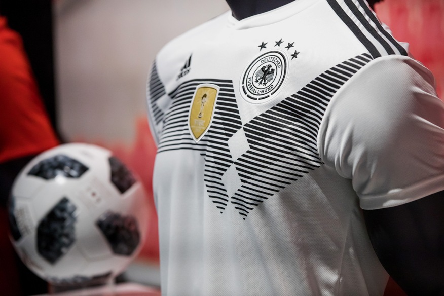 شعار المنتخب الألماني الفائز بأربع بطولات كأس عالم (د ب أ)