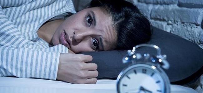 النوم 8 ساعات متواصلة ضرورة أم أسطورة؟ (التواصل الاجتماعي)