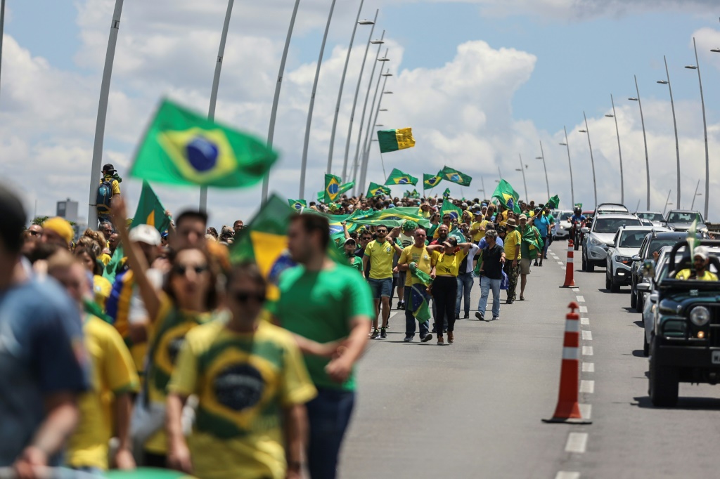 صورة مؤرخة في 2 تشرين الثاني/نوفمبر 2022 لمتظاهرين مؤيدين لبولسونارو في فلرويانابوليس في البرازيل (ا ف ب)