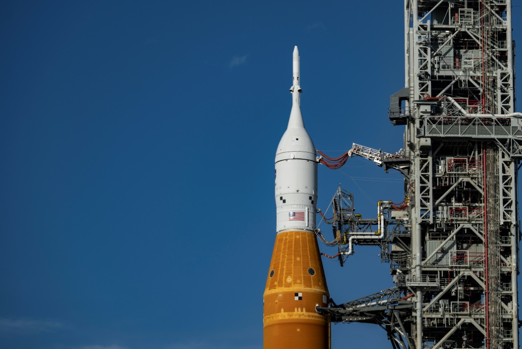 الجزء العلوي من صاروخ "اس ال اس" في مركز كينيدي الفضائي بتاريخ 13 تشرين الثاني/نوفمبر 2022 (ا ف ب)