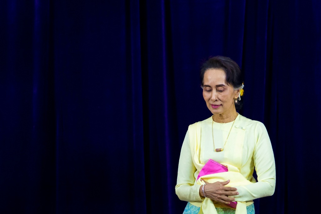 أنهت محكمة عسكرية في ميانمار محاكمة الزعيم المدني المخلوع أونغ سان سو كي ، وسجن الحائزة على جائزة نوبل لمدة 33 عامًا. (ا ف ب)