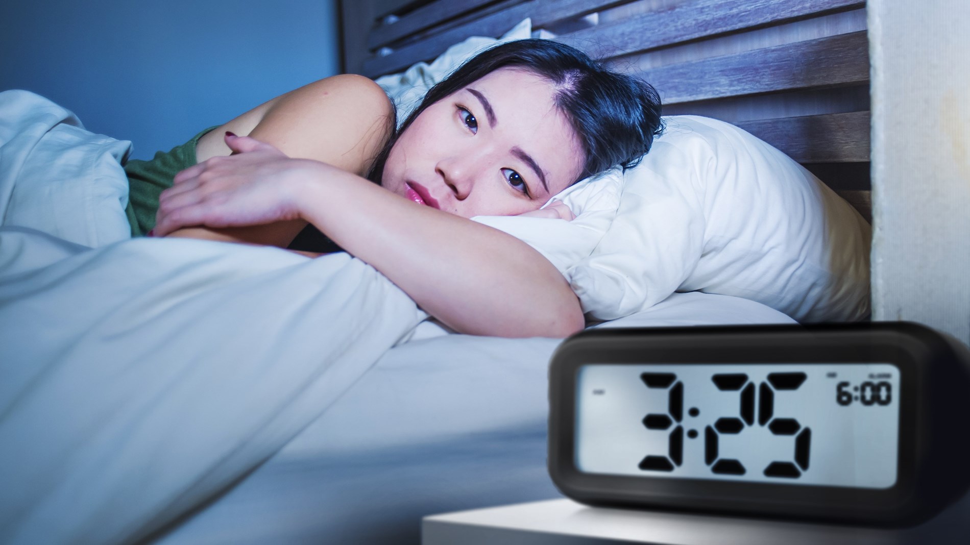 ما العلاقة بين تسويف وقت النوم والقلق؟ (زهرة الخليج)