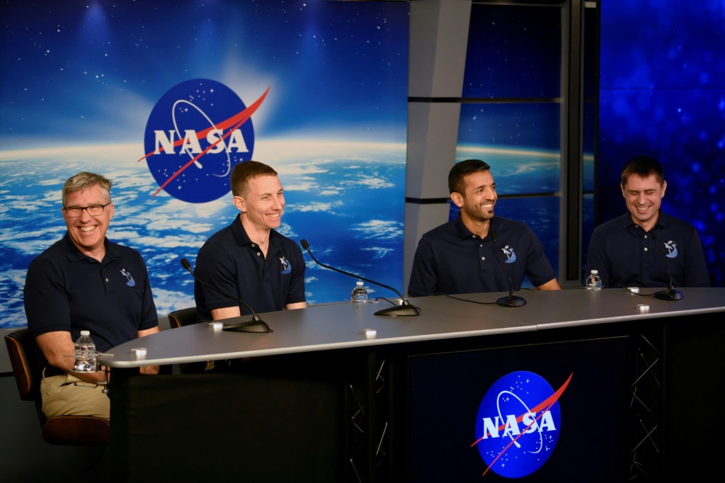     من المقرر إطلاق أعضاء SpaceX Dragon Crew-6 إلى محطة الفضاء الدولية في أواخر فبراير (أ ف ب)