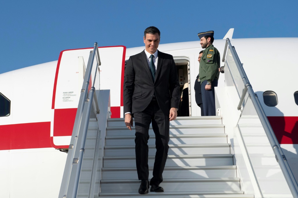 رئيس الوزراء الإسباني بيدرو سانشيز لدى وصوله إلى الرباطفي 1 شباط/فبراير 2023 (ا ف ب)