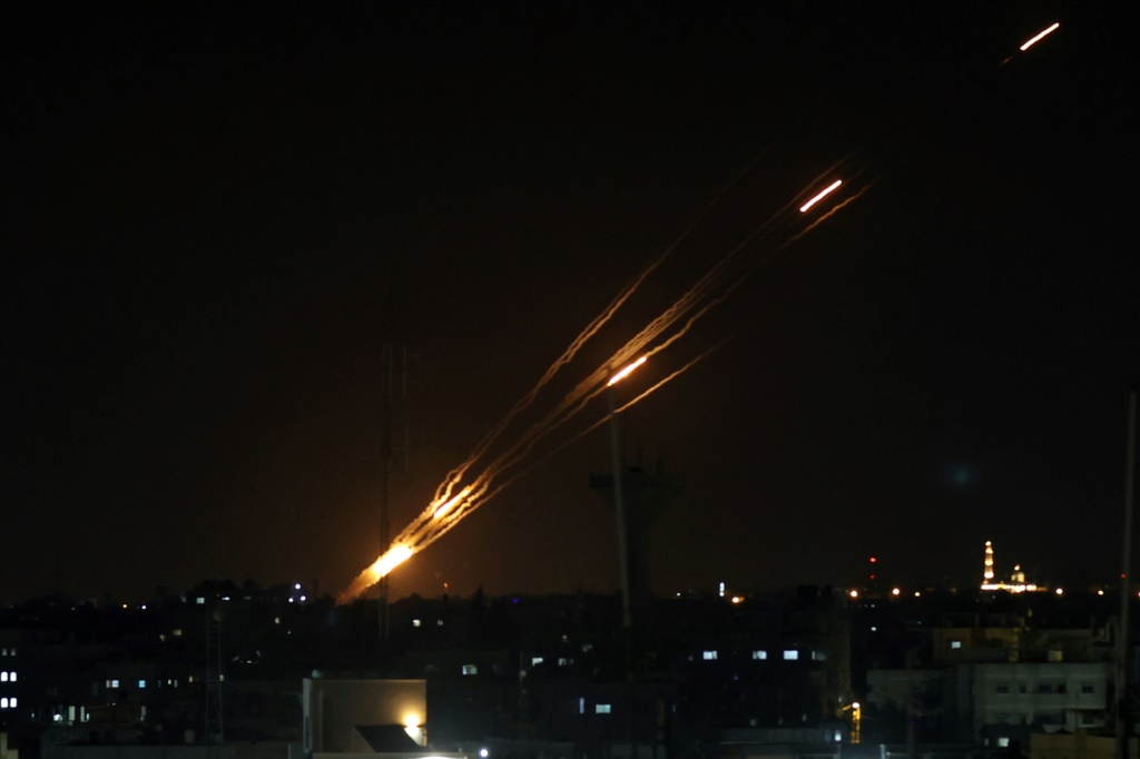 صواريخ أطلقتها المقاومة في قطاع غزة باتجاه مناطق تحتلها إسرائيل في أغسطس 2022 (أ ف ب)