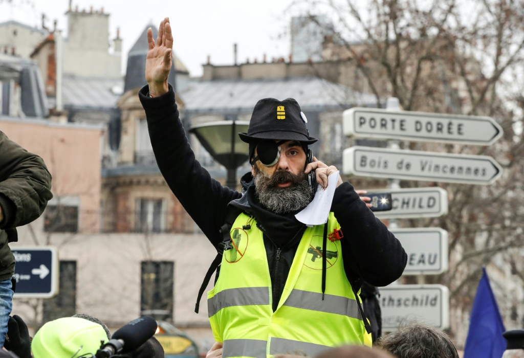  جيروم رودريغيز ، في الصورة بعد إصابته في اشتباكات مع الشرطة في عام 2019 ، يدعو الآن إلى `` هزيمة '' ماكرون (ا ف ب)