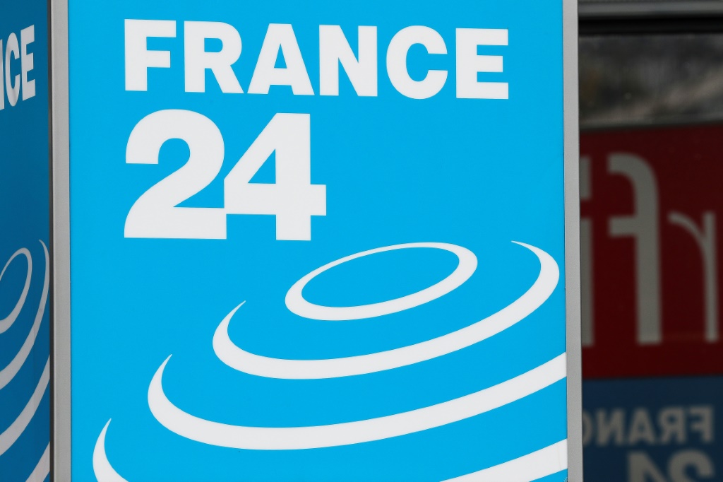 صورة مؤرخة في نيسان/أبريل 2019 لشعار محطة فرانس 24 قرب باريس (ا ف ب)