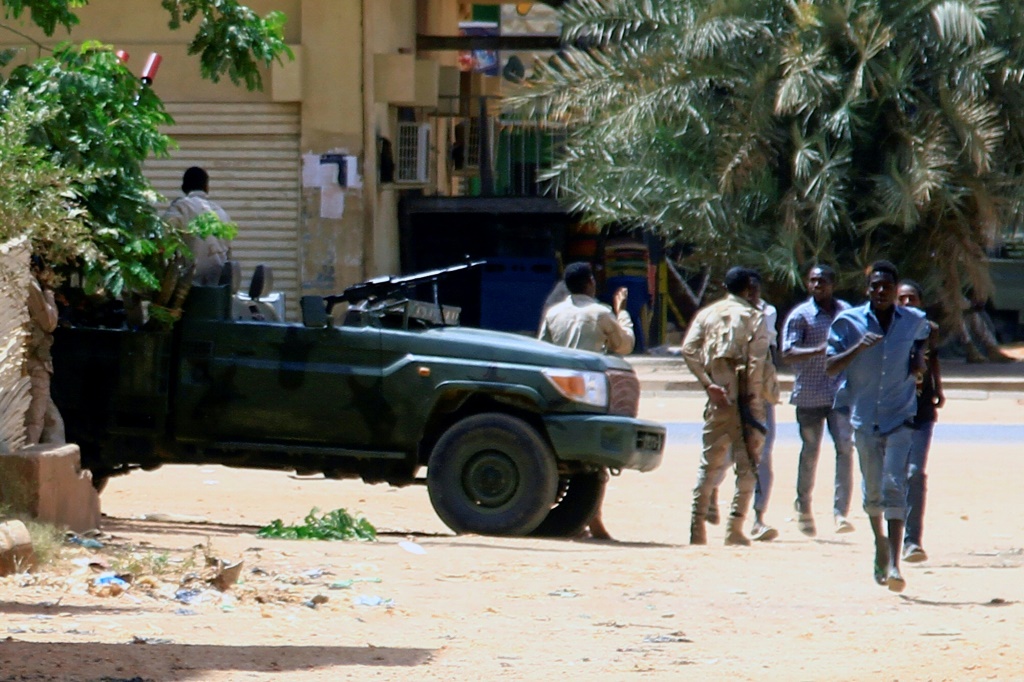 إن طبيعة الصراع في السودان مألوفة في العالم الثالث ويرتبط كغيره من الصراعات بالسيطرة على السلطة (أ ف ب)