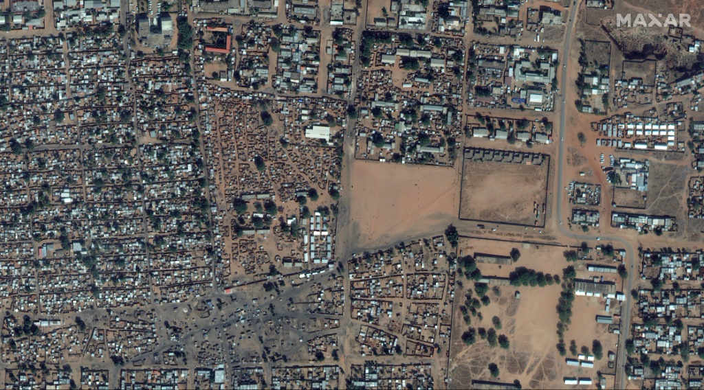    صورة عبر الأقمار الاصطناعية ملتقطة في 15 كانون الثاني/يناير 2023 وزعتها شركة ماكسار تكنولوجيز تظهر منطقة مدرسة في الجنينية عاصمة غرب دارفور (أ ف ب)