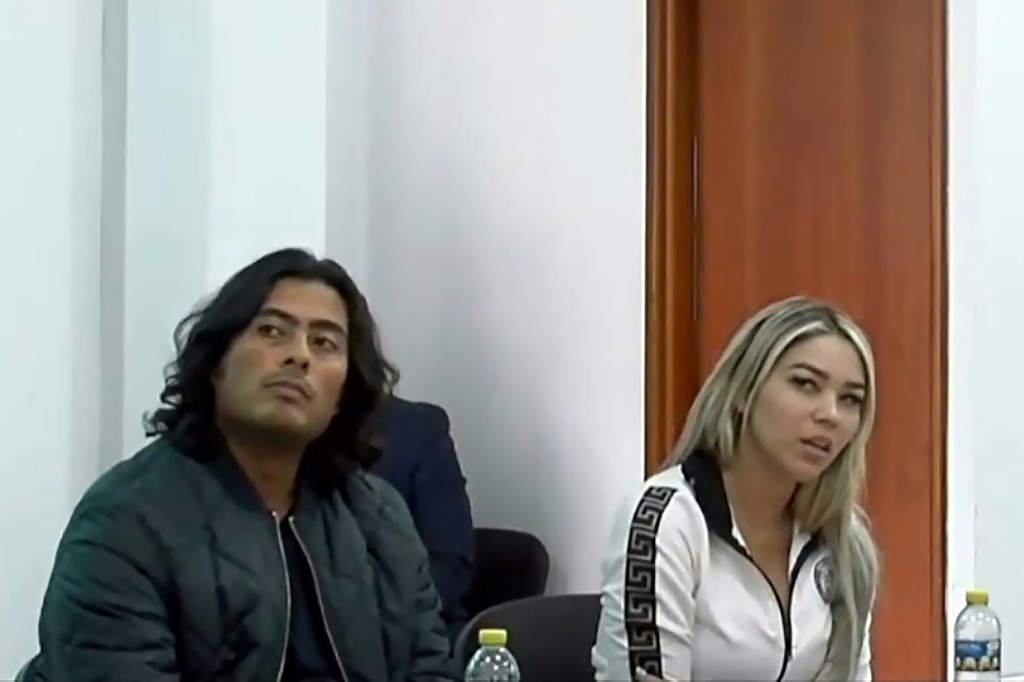 صورة من فيديو نشره القضاء الكولومبي لنيكولاس بيترو وزوجته السابقة ديسوريس فاسكيز خلال جلسة محاكمة في بوغوتا في 30 تموز/يوليو 2023 (ا ف ب)