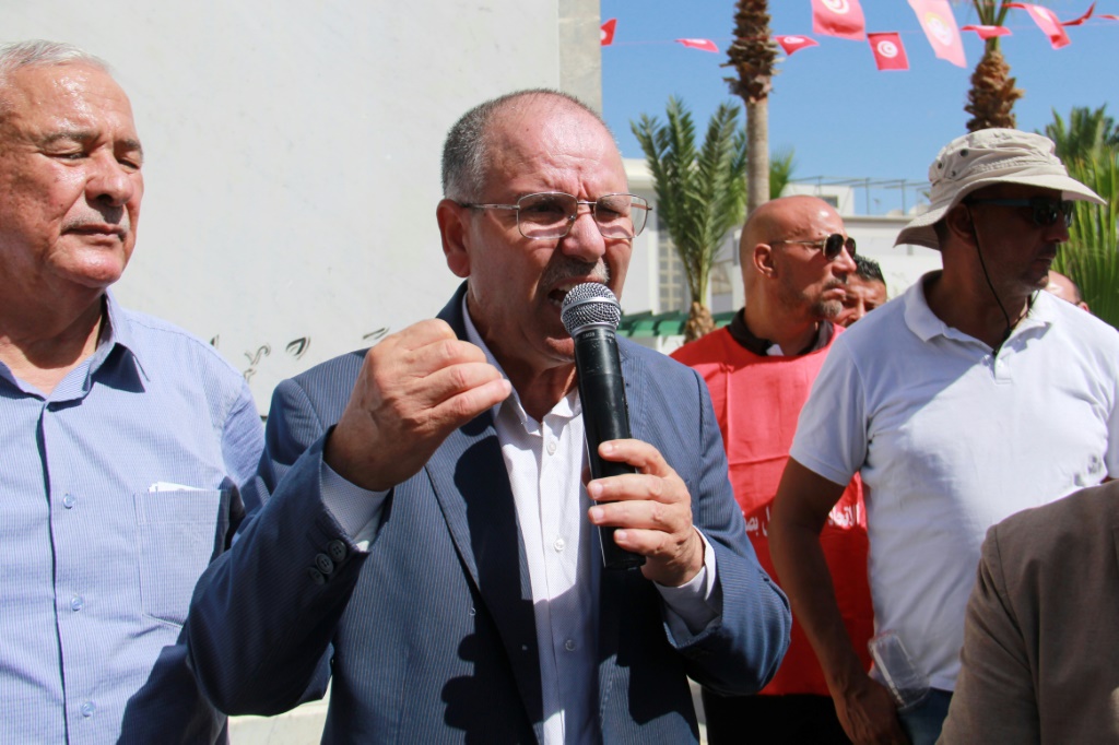 الأمين العام للاتحاد العام التونسي للشغل نور الدين الطبوبي أثناء القاء خطاب في فعالية بمدينة صفاقس في 5 آب/أغسطس 2023 (ا ف ب)
