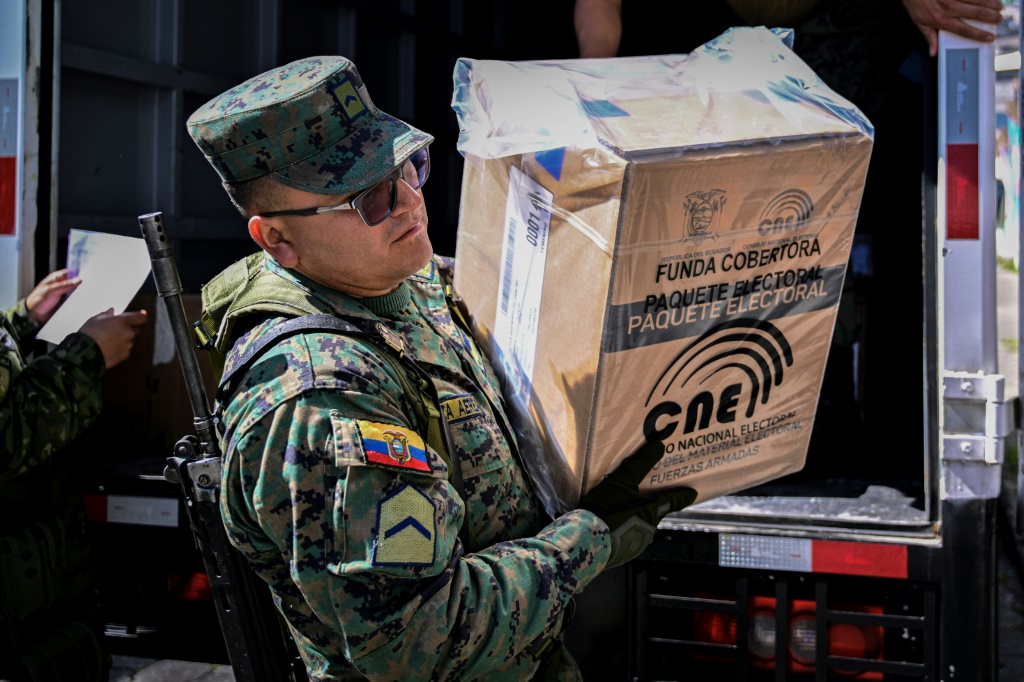 القوى العسكرية تستعدّ للانتخابات الرئاسية في الإكوادور في 19 آب/أغسطس 2023 (ا ف ب)