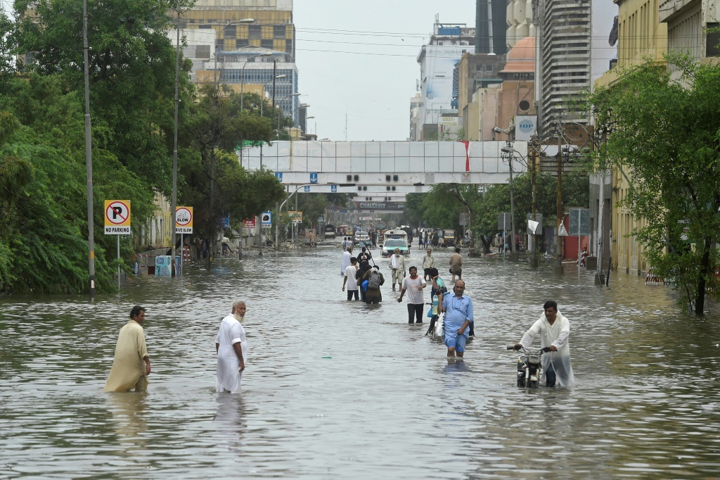 تم إجلاء حوالي 100 ألف شخص بسبب الفيضانات في إقليم البنجاب الباكستاني (أ ف ب)    