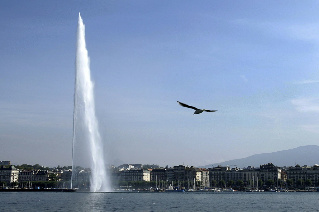 صورة التقطت في الأول من تشرين الأول/أكتوبر 2007 لنافورة جنيف المائية (ا ف ب)