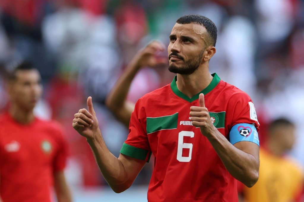 قائد المنتخب المغربي رومان سايس خلال المباراة ضد كرواتيا في الجولة الاولى لمنافسات المجموعة السادسة في مونديال قطر على ملعب البيت في الخور في 23 تشرين الثاني/نوفمبر 2022. (ا ف ب)