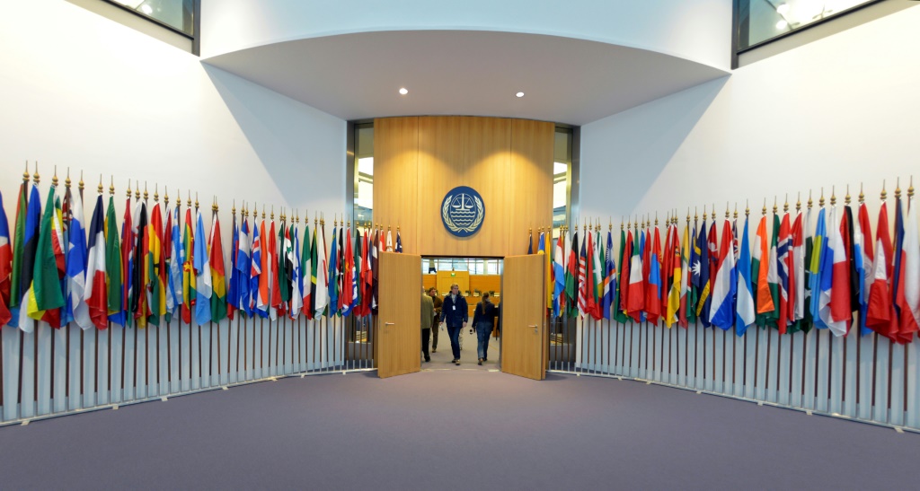 مشهد عام لقاعة المحكمة الدولية لقانون البحار في هامبورغ قبيل جلسة في 22 تشرين الثاني/نوفمبر 2013 (أ ف ب)   