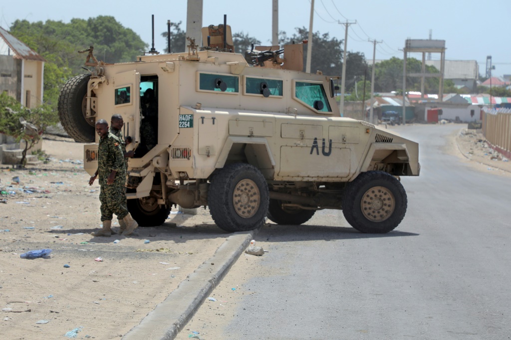 ومن المقرر أن تقوم قوات الاتحاد الأفريقي بتسليم المسؤولية الأمنية الكاملة للقوات الصومالية بحلول نهاية العام المقبل (أ ف ب)   