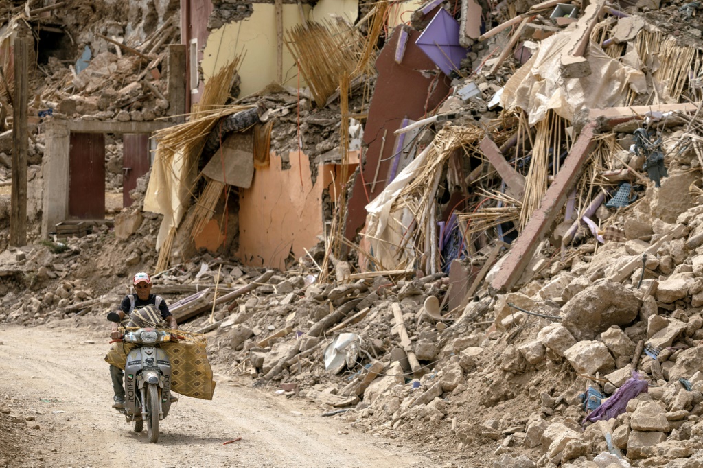 دمار في قرية ايمي نتالا بوسط المغرب عقب الزلزال المدمر، في 5 تشرين الأول/أكتوبر 2023 (أ ف ب)   