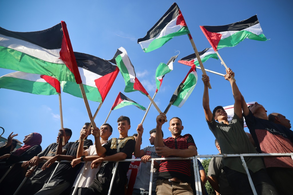 دعم سوناك القوي لما سيقوم به نتنياهو في الأيام المقبلة، ليس خيانة للفلسطينيين فقط، بل تهور وقلة مسؤولية، كما يقول الموقع (أ ف ب)